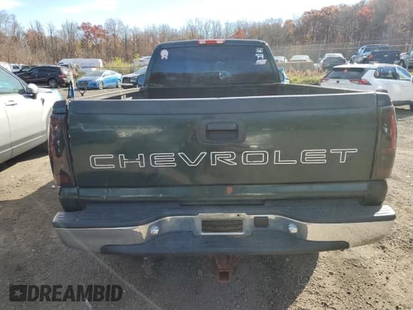 ✅ 2006 Chevrolet Silverado 2500HD LT1 • VIN: 1GCHK24U26E148913 • Lot: 92649795. Wystawiony na Copart z przebiegiem 296 965 mil. Bezpłatny archiwum sprzedaży aukcyjnych z USA i szczegółowy raport historii pojazdu na DreamBid. Zdjęcie 6.