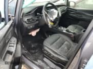 ✅ 2023 Chevrolet Bolt EV 2LT • VIN: 1G1FX6S07P4193510 • Lot: 86124304. Wystawiony na Copart z przebiegiem Nie podano. Bezpłatny archiwum sprzedaży aukcyjnych z USA i szczegółowy raport historii pojazdu na DreamBid. Zdjęcie 8.