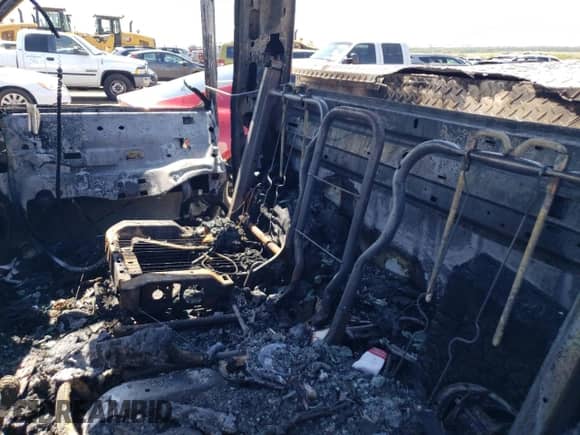 2001 Chevrolet Silverado 1500 с VIN 1GCEK14V41Z237888, выставлен на аукционе Copart как лот 70597924 с пробегом Не указан миль и На запчасти • Non repairable. История ставок и продаж доступна на DreamBid. Изображение 10.