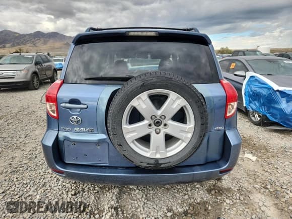 ✅ 2007 Toyota RAV4 Sport • VIN: JTMBK32V476026363 • Лот: 71973565. Опубликован ранее на Copart с пробегом 203 669 миль. Бесплатный доступ к архиву аукционных продаж из США и подробный отчёт об истории автомобиля на DreamBid. Изображение 6.