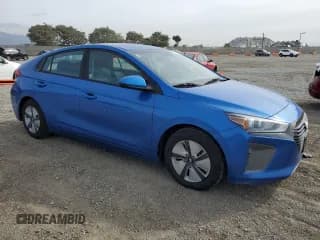 ✅ 2018 Hyundai Ioniq Blue • VIN: KMHC65LC6JU097757 • Lot: 82177064. Wystawiony na Copart z przebiegiem 140 361 mil. Bezpłatny archiwum sprzedaży aukcyjnych z USA i szczegółowy raport historii pojazdu na DreamBid. Zdjęcie 4.