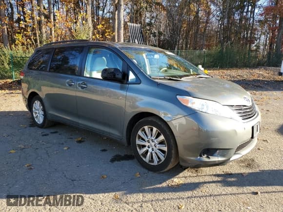 ✅ 2012 Toyota Sienna LE • VIN: 5TDJK3DCXCS032055 • Lot: 90210545. Wystawiony na Copart z przebiegiem 107 678 mil. Bezpłatny archiwum sprzedaży aukcyjnych z USA i szczegółowy raport historii pojazdu na DreamBid. Zdjęcie 4.