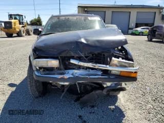 ✅ 1999 Chevrolet Blazer LT • VIN: 1GNDT13W4X2248675 • Lot: 59103635. Wystawiony na Copart z przebiegiem 105 827 mil. Bezpłatny archiwum sprzedaży aukcyjnych z USA i szczegółowy raport historii pojazdu na DreamBid. Zdjęcie 5.