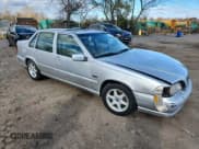✅ 1998 Volvo S70 • VIN: YV1LS5587W1489643 • Лот: 92950075. Опубликован ранее на Copart с пробегом Не указан. Бесплатный доступ к архиву аукционных продаж из США и подробный отчёт об истории автомобиля на DreamBid. Изображение 4.