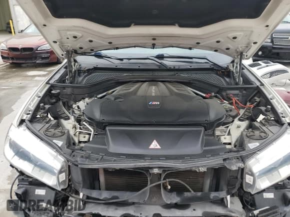 ✅ 2015 BMW X6 M • VIN: 5YMKW8C57F0G93729 • Lot: 53680365. Wystawiony na Copart z przebiegiem 76 868 mil. Bezpłatny archiwum sprzedaży aukcyjnych z USA i szczegółowy raport historii pojazdu na DreamBid. Zdjęcie 12.