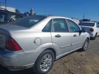 ✅ 2007 Ford Focus S • VIN: 1FAFP34N37W309648 • Lot: 43630569. Wystawiony na IAAI z przebiegiem 176 492 mil. Bezpłatny archiwum sprzedaży aukcyjnych z USA i szczegółowy raport historii pojazdu na DreamBid. Zdjęcie 4.