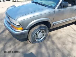 ✅ 2001 Chevrolet Blazer LT • VIN: 1GNDT13W312211012 • Lot: 41905993. Wystawiony na IAAI z przebiegiem 148 593 mil. Bezpłatny archiwum sprzedaży aukcyjnych z USA i szczegółowy raport historii pojazdu na DreamBid. Zdjęcie 6.