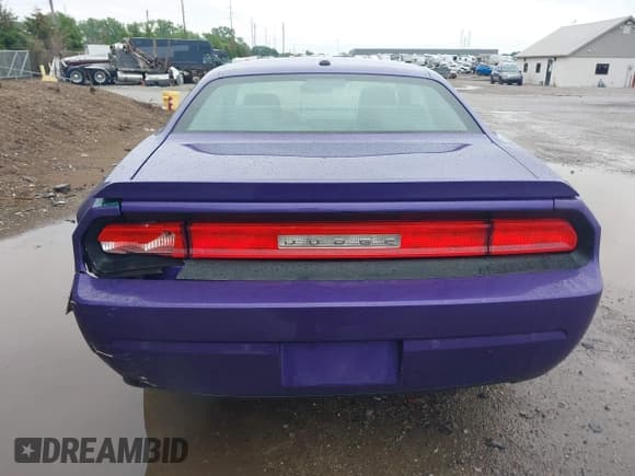 ✅ 2013 Dodge Challenger R/T Classic • VIN: 2C3CDYBT0DH671598 • Lot: 42304053. Wystawiony na IAAI z przebiegiem 89 850 mil. Bezpłatny archiwum sprzedaży aukcyjnych z USA i szczegółowy raport historii pojazdu na DreamBid. Zdjęcie 16.