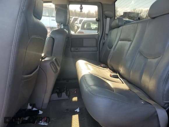 ✅ 2003 Chevrolet Silverado 2500HD LS • VIN: 1GCHK29193E212908 • Lot: 86695954. Wystawiony na Copart z przebiegiem 90 342 mil. Bezpłatny archiwum sprzedaży aukcyjnych z USA i szczegółowy raport historii pojazdu na DreamBid. Zdjęcie 11.