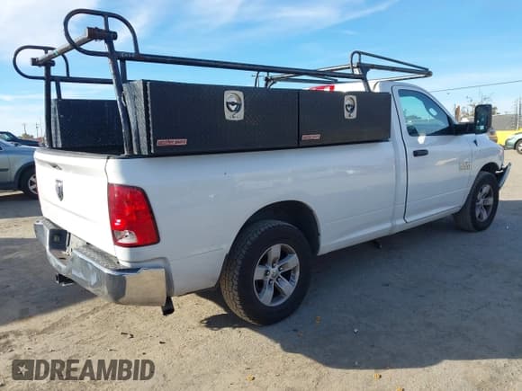✅ 2017 Ram 1500 Tradesman • VIN: 3C6JR6DGXHG687006 • Лот: 43852198. Опубликован ранее на IAAI с пробегом 220 456 миль. Бесплатный доступ к архиву аукционных продаж из США и подробный отчёт об истории автомобиля на DreamBid. Изображение 4.