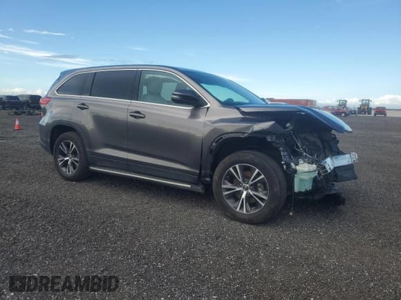 ✅ 2019 Toyota Highlander LE • VIN: 5TDZARFH2KS052414 • Lot: 85097725. Wystawiony na Copart z przebiegiem 104 779 mil. Bezpłatny archiwum sprzedaży aukcyjnych z USA i szczegółowy raport historii pojazdu na DreamBid. Zdjęcie 4.