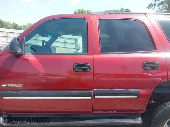 2001 Chevrolet Tahoe LT z VIN 1GNEK13T01R220304, wystawiony jako IAAI lot #42322561 z przebiegiem 139 197 mil mil oraz . Historia ofert i sprzedaży dostępna na DreamBid. Obrazek 15.