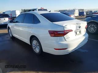 ✅ 2019 Volkswagen Jetta S • VIN: 3VWC57BU3KM196195 • Lot: 43652817. Wystawiony na IAAI z przebiegiem 89 564 mil. Bezpłatny archiwum sprzedaży aukcyjnych z USA i szczegółowy raport historii pojazdu na DreamBid. Zdjęcie 3.