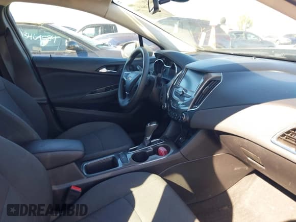 ✅ 2018 Chevrolet Cruze LT • VIN: 1G1BE5SM3J7226199 • Lot: 43466842. Listed on IAAI with 67,601 mi. Free auction sales archive from the USA and detailed vehicle history report at DreamBid. Image 5.