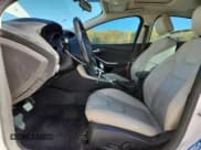 ✅ 2017 Ford Focus Titanium • VIN: 1FADP3J23HL264988 • Lot: 87413385. Wystawiony na Copart z przebiegiem 122 288 mil. Bezpłatny archiwum sprzedaży aukcyjnych z USA i szczegółowy raport historii pojazdu na DreamBid. Zdjęcie 7.