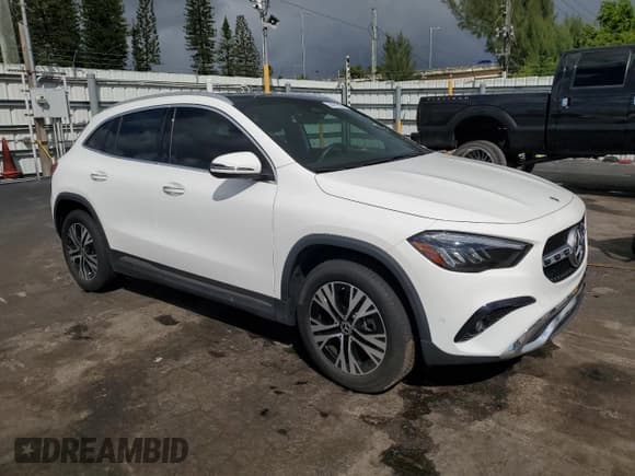 ✅ 2025 Mercedes-Benz GLA 250 • VIN: W1N4N4GB7SJ660642 • Лот: 84875995. Опубликован ранее на Copart с пробегом 1 085 миль. Бесплатный доступ к архиву аукционных продаж из США и подробный отчёт об истории автомобиля на DreamBid. Изображение 4.