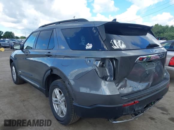 ✅ 2022 Ford Explorer XLT • VIN: 1FMSK8DH8NGC02323 • Lot: 43064162. Wystawiony na IAAI z przebiegiem 24 321 mil. Bezpłatny archiwum sprzedaży aukcyjnych z USA i szczegółowy raport historii pojazdu na DreamBid. Zdjęcie 3.