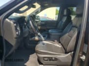 ✅ 2019 Chevrolet Silverado 1500 High Country • VIN: 1GCUYHEL7KZ196691 • Lot: 69539204. Wystawiony na Copart z przebiegiem 174 842 mil. Bezpłatny archiwum sprzedaży aukcyjnych z USA i szczegółowy raport historii pojazdu na DreamBid. Zdjęcie 7.