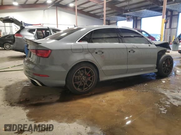✅ 2018 Audi RS 3 • VIN: WUABWGFF3J1907755 • Лот: 82428304. Опубликован ранее на Copart с пробегом 28 033 миль. Бесплатный доступ к архиву аукционных продаж из США и подробный отчёт об истории автомобиля на DreamBid. Изображение 3.