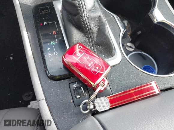 ✅ 2014 Toyota Highlander XLE • VIN: 5TDJKRFH3ES067714 • Lot: 43691151. Wystawiony na IAAI z przebiegiem 224 667 mil. Bezpłatny archiwum sprzedaży aukcyjnych z USA i szczegółowy raport historii pojazdu na DreamBid. Zdjęcie 11.