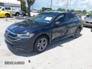 ✅ 2022 Volkswagen Jetta SE • VIN: 3VWEM7BU8NM006701 • Lot: 42948752. Listed on IAAI with 21,505 mi. Free auction sales archive from the USA and detailed vehicle history report at DreamBid. Image 2.