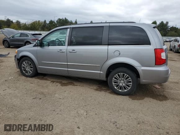 ✅ 2014 Chrysler Town & Country Touring L • VIN: 2C4RC1CG5ER375943 • Lot: 85861365. Listed on Copart with 136,207 mi. Free auction sales archive from the USA and detailed vehicle history report at DreamBid. Image 2.