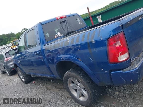 ✅ 2009 Dodge 1500 Laramie • VIN: 1D3HV13TX9S751888 • Lot: 42367204. Wystawiony na IAAI z przebiegiem 206 933 mil. Bezpłatny archiwum sprzedaży aukcyjnych z USA i szczegółowy raport historii pojazdu na DreamBid. Zdjęcie 15.