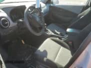 ✅ 2020 Hyundai Kona SE • VIN: KM8K1CAA4LU492989 • Лот: 69254504. Опубликован ранее на Copart с пробегом 53 183 миль. Бесплатный доступ к архиву аукционных продаж из США и подробный отчёт об истории автомобиля на DreamBid. Изображение 7.