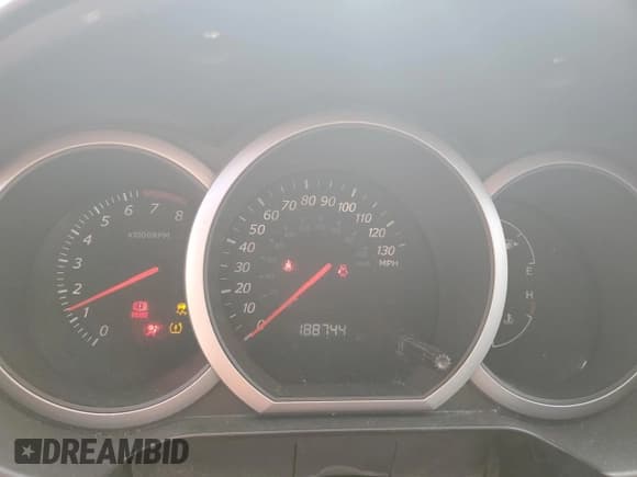 ✅ 2008 Suzuki Grand Vitara • VIN: JS3TE941584101448 • Lot: 88200205. Wystawiony na Copart z przebiegiem 188 744 mil. Bezpłatny archiwum sprzedaży aukcyjnych z USA i szczegółowy raport historii pojazdu na DreamBid. Zdjęcie 9.