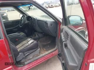 ✅ 2000 Chevrolet S-10 LS • VIN: 1GCDT19W1Y8167499 • Лот: 42113196. Опубликован ранее на IAAI с пробегом 177 058 миль. Бесплатный доступ к архиву аукционных продаж из США и подробный отчёт об истории автомобиля на DreamBid. Изображение 5.