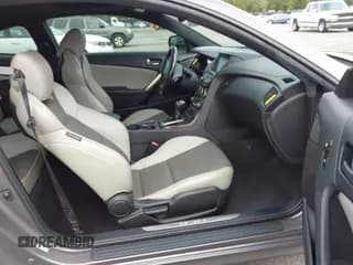 ✅ 2013 Hyundai Genesis Coupe Premium • VIN: KMHHT6KD3DU100214 • Lot: 43370396. Wystawiony na IAAI z przebiegiem 158 227 mil. Bezpłatny archiwum sprzedaży aukcyjnych z USA i szczegółowy raport historii pojazdu na DreamBid. Zdjęcie 5.