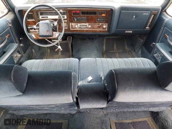 ✅ 1985 Oldsmobile Delta Royale • VIN: 1G3BN69YXF9080322 • Lot: 78670094. Wystawiony na Copart z przebiegiem 58 231 mil. Bezpłatny archiwum sprzedaży aukcyjnych z USA i szczegółowy raport historii pojazdu na DreamBid. Zdjęcie 8.