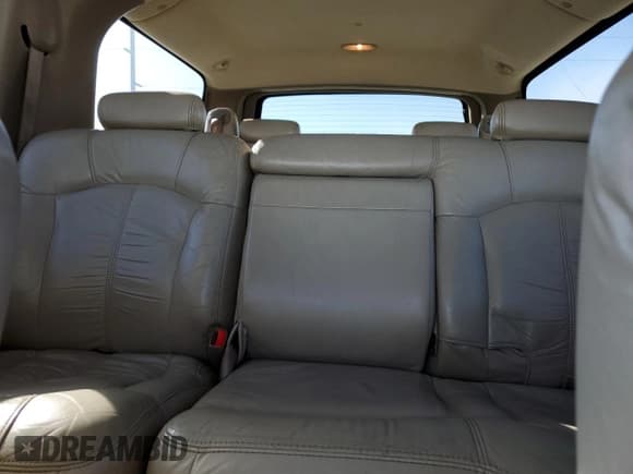 ✅ 2002 Chevrolet Suburban LS • VIN: 3GNEC16Z52G312149 • Лот: 43141635. Опубликован ранее на Copart с пробегом 273 544 миль. Бесплатный доступ к архиву аукционных продаж из США и подробный отчёт об истории автомобиля на DreamBid. Изображение 10.