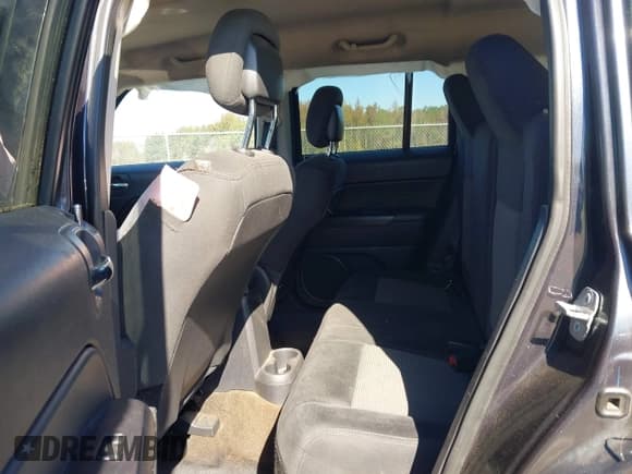✅ 2014 Jeep Patriot Latitude • VIN: 1C4NJRFB3ED821044 • Lot: 43503686. Listed on IAAI with 185,115 mi. Free auction sales archive from the USA and detailed vehicle history report at DreamBid. Image 8.
