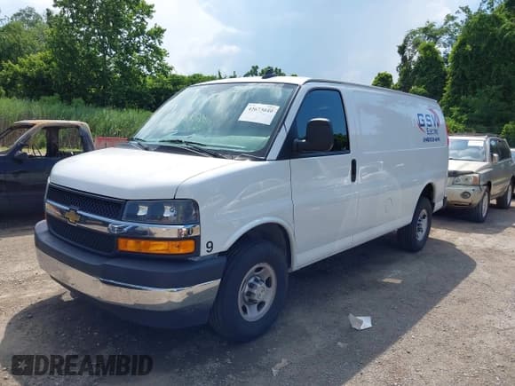 ✅ 2022 Chevrolet Express Cargo • VIN: 1GCWGAFP9N1267476 • Lot: 42673040. Listed on IAAI with 26,508 mi. Free auction sales archive from the USA and detailed vehicle history report at DreamBid. Image 2.