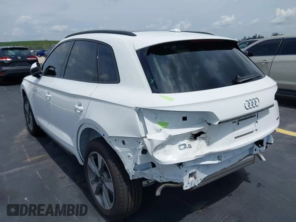 ✅ 2025 Audi Q5 Premium • VIN: WA1ABAFY3S2050913 • Lot: 42403495. Wystawiony na IAAI z przebiegiem 1 673 mil. Bezpłatny archiwum sprzedaży aukcyjnych z USA i szczegółowy raport historii pojazdu na DreamBid. Zdjęcie 6.