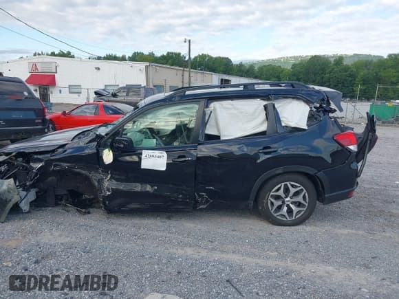 ✅ 2021 Subaru Forester Premium • VIN: JF2SKAJC9MH569973 • Lot: 42895407. Listed on IAAI with 45,769 mi. Free auction sales archive from the USA and detailed vehicle history report at DreamBid. Image 14.