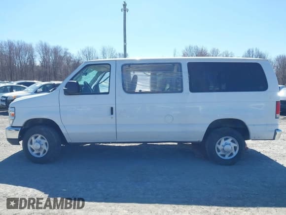 ✅ 2014 Ford Econoline Passenger XL • VIN: 1FBNE3BL1EDA97942 • Лот: 40899589. Опубликован ранее на IAAI с пробегом 60 703 миль. Бесплатный доступ к архиву аукционных продаж из США и подробный отчёт об истории автомобиля на DreamBid. Изображение 13.