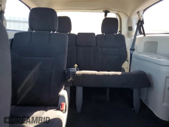 ✅ 2014 Dodge Grand Caravan SE • VIN: 2C4RDGBG1ER389808 • Lot: 86873415. Wystawiony na Copart z przebiegiem 172 800 mil. Bezpłatny archiwum sprzedaży aukcyjnych z USA i szczegółowy raport historii pojazdu na DreamBid. Zdjęcie 10.