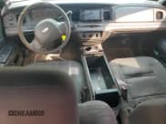 ✅ 2003 Ford Police Interceptor Street Appear • VIN: 2FAFP71W43X102639 • Lot: 86825915. Wystawiony na Copart z przebiegiem 232 292 mil. Bezpłatny archiwum sprzedaży aukcyjnych z USA i szczegółowy raport historii pojazdu na DreamBid. Zdjęcie 8.