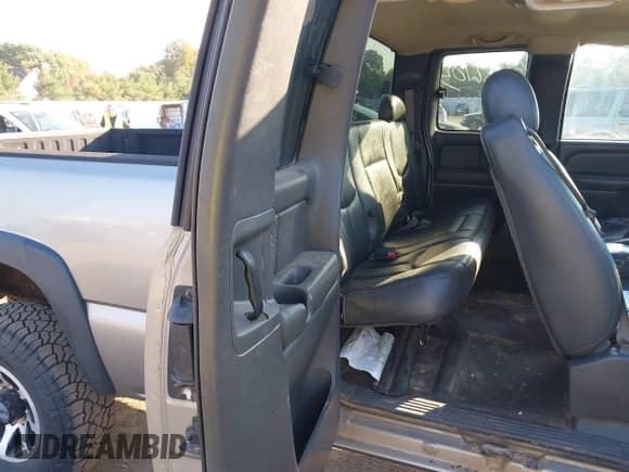 ✅ 2003 Chevrolet Silverado 2500HD LS • VIN: 1GCHC29113E232275 • Лот: 43456105. Опубликован ранее на IAAI с пробегом Не указан. Бесплатный доступ к архиву аукционных продаж из США и подробный отчёт об истории автомобиля на DreamBid. Изображение 8.