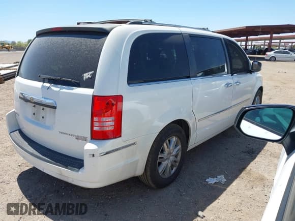 ✅ 2010 Chrysler Town & Country Limited • VIN: 2A4RR7DX5AR321935 • Lot: 42350979. Wystawiony na IAAI z przebiegiem 109 607 mil. Bezpłatny archiwum sprzedaży aukcyjnych z USA i szczegółowy raport historii pojazdu na DreamBid. Zdjęcie 4.