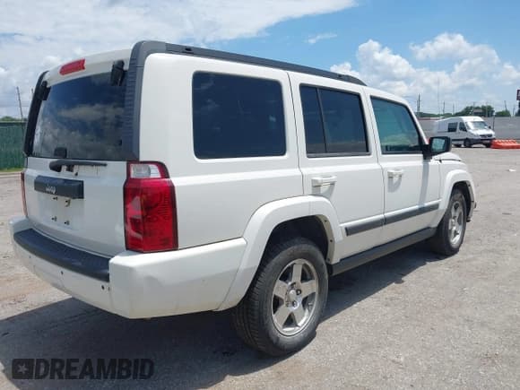 ✅ 2009 Jeep Commander Sport • VIN: 1J8HH48K89C550446 • Lot: 42505106. Wystawiony na IAAI z przebiegiem 124 299 mil. Bezpłatny archiwum sprzedaży aukcyjnych z USA i szczegółowy raport historii pojazdu na DreamBid. Zdjęcie 4.