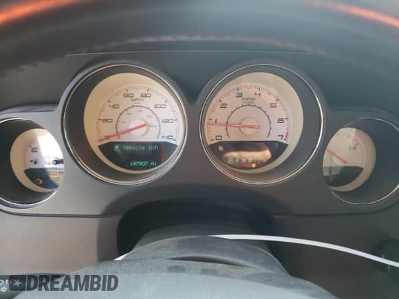 ✅ 2012 Dodge Challenger SXT • VIN: 2C3CDYAG1CH291043 • Lot: 75742154. Wystawiony na Copart z przebiegiem 147 907 mil. Bezpłatny archiwum sprzedaży aukcyjnych z USA i szczegółowy raport historii pojazdu na DreamBid. Zdjęcie 9.