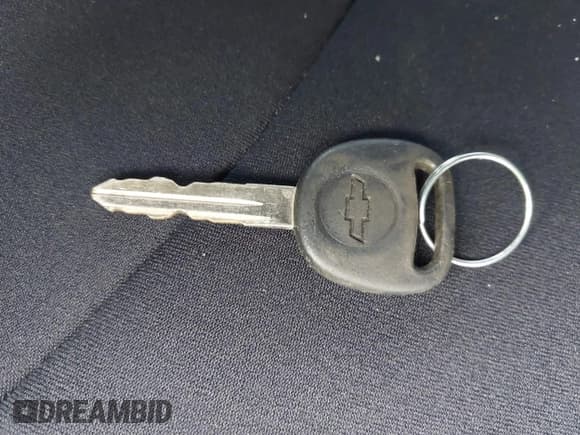 ✅ 2005 Chevrolet Silverado 2500HD LT • VIN: 1GCHK23295F952151 • Lot: 41400197. Wystawiony na IAAI z przebiegiem 285 971 mil. Bezpłatny archiwum sprzedaży aukcyjnych z USA i szczegółowy raport historii pojazdu na DreamBid. Zdjęcie 11.