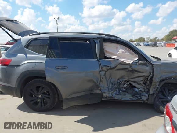 ✅ 2023 Volkswagen Atlas SE • VIN: 1V2JR2CAXPC550095 • Lot: 43479260. Wystawiony na IAAI z przebiegiem 21 622 mil. Bezpłatny archiwum sprzedaży aukcyjnych z USA i szczegółowy raport historii pojazdu na DreamBid. Zdjęcie 13.