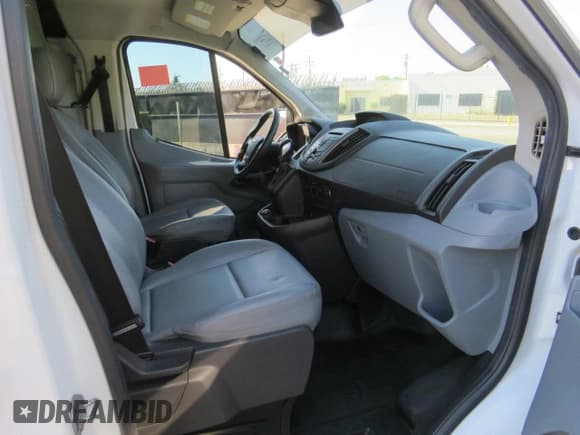 ✅ 2018 Ford Transit • VIN: 1FTYR1YG9JKA68352 • Лот: 85918324. Опубликован ранее на Copart с пробегом 64 560 миль. Бесплатный доступ к архиву аукционных продаж из США и подробный отчёт об истории автомобиля на DreamBid. Изображение 5.