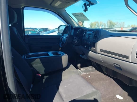 ✅ 2013 Chevrolet Silverado 1500 LS • VIN: 1GCRKREA3DZ142805 • Lot: 43414915. Wystawiony na IAAI z przebiegiem 130 868 mil. Bezpłatny archiwum sprzedaży aukcyjnych z USA i szczegółowy raport historii pojazdu na DreamBid. Zdjęcie 5.