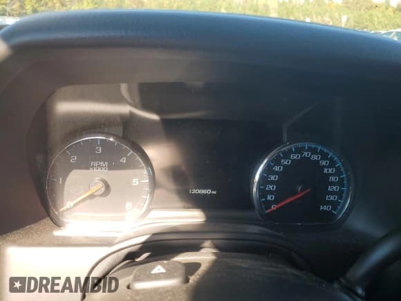 ✅ 2019 Chevrolet Suburban Premier • VIN: 1GNSKJKJ3KR291615 • Lot: 90142665. Wystawiony na Copart z przebiegiem 130 860 mil. Bezpłatny archiwum sprzedaży aukcyjnych z USA i szczegółowy raport historii pojazdu na DreamBid. Zdjęcie 9.