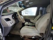 ✅ 2011 Toyota Sienna LE • VIN: 5TDKK3DC8BS052114 • Лот: 89858215. Опубликован ранее на Copart с пробегом 263 095 миль. Бесплатный доступ к архиву аукционных продаж из США и подробный отчёт об истории автомобиля на DreamBid. Изображение 7.